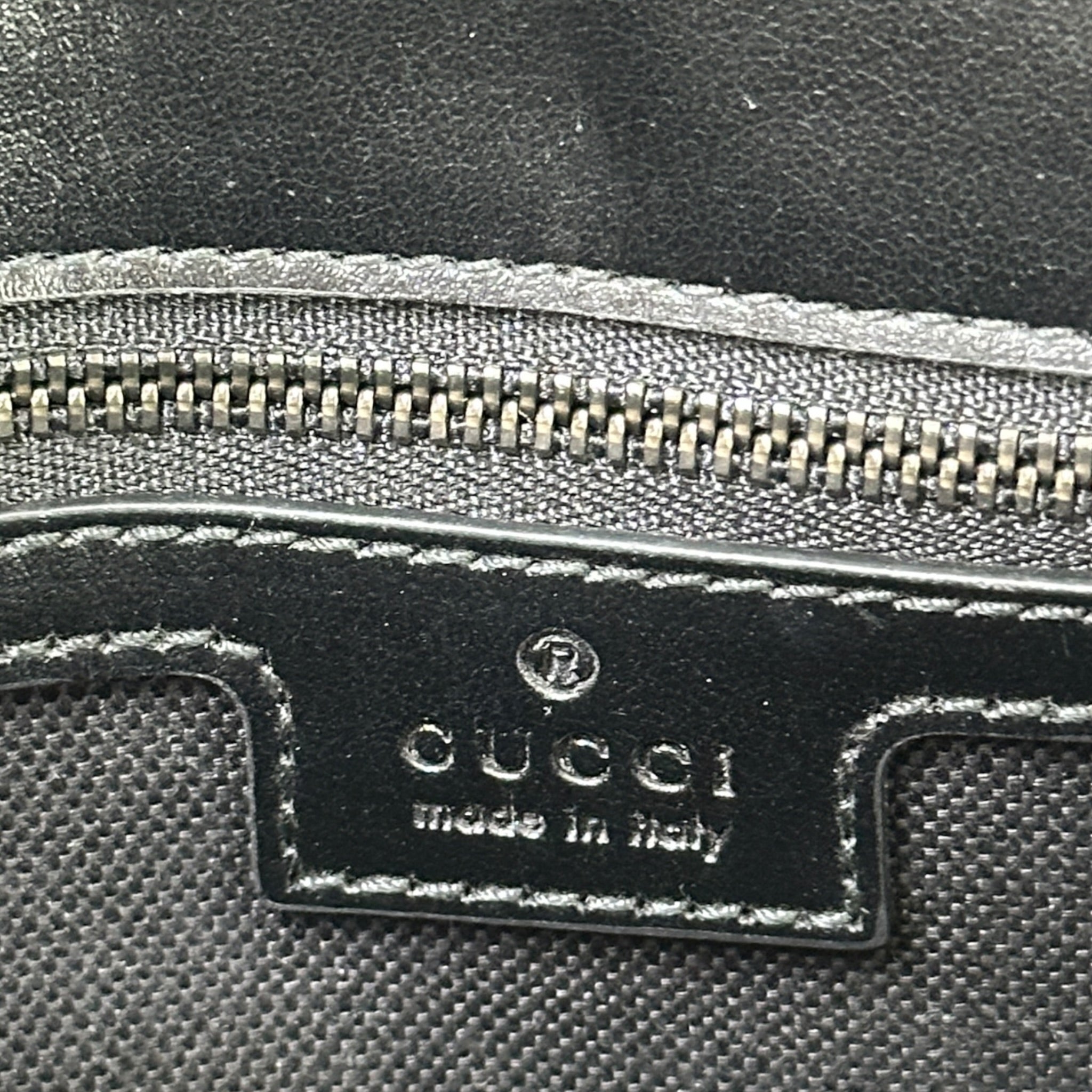 Gucci GG Marmont Shoulder Bag Small Black Matelassé Chevron