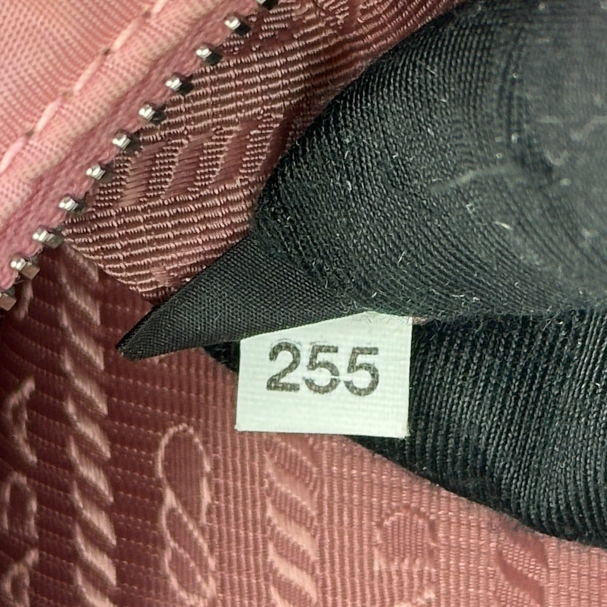 Prada Re-Edition 2005 Shoulder Bag Pink Nylon