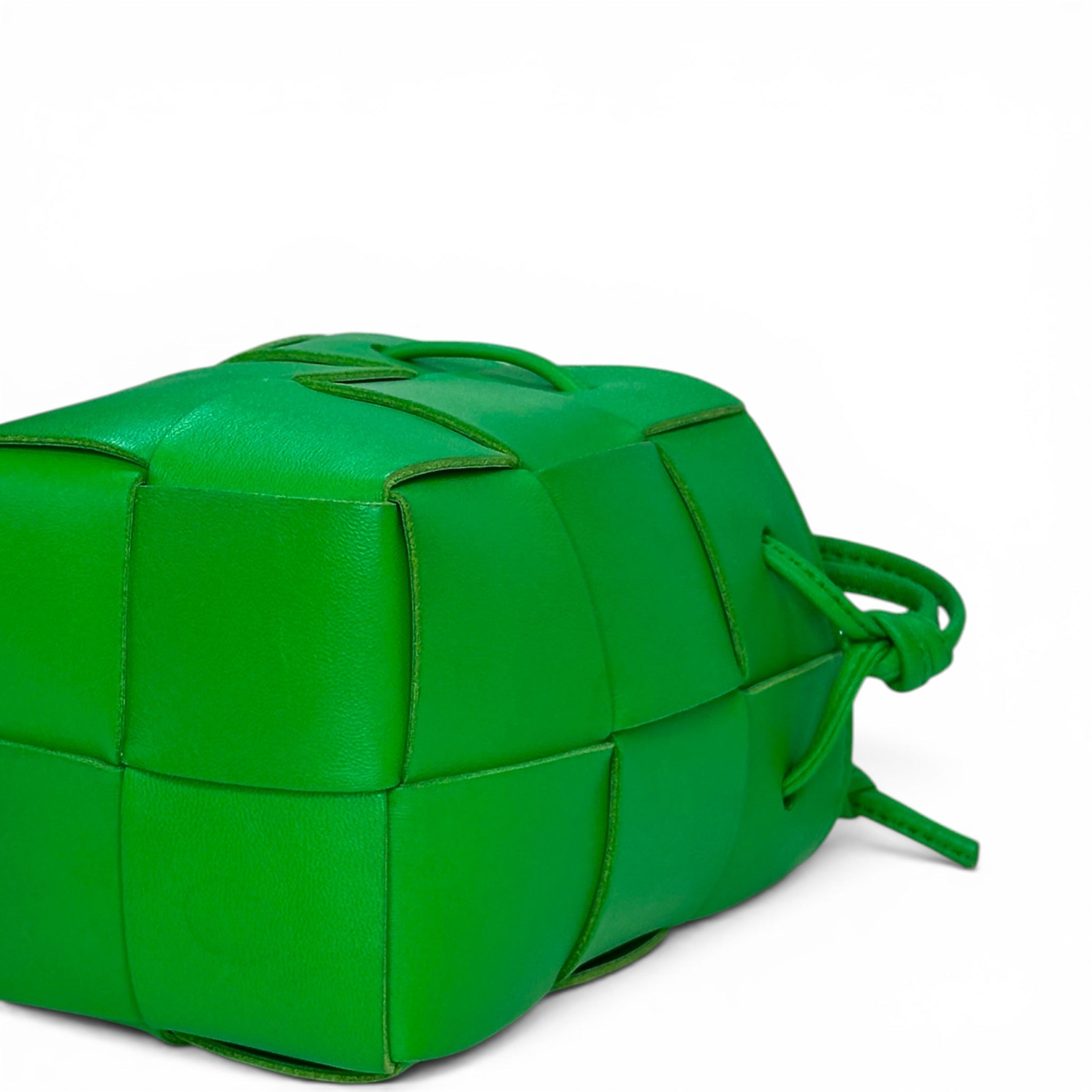 Bottega Veneta Cassette Bucket Bag Woven Green Leather